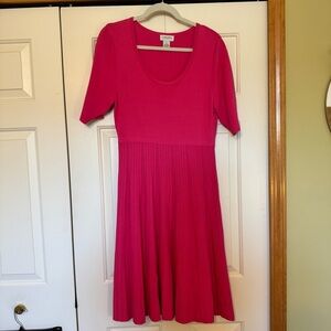 Carmen Marc Valvo Pink Short Sleeve Knit Midi Dress with Pleated Skirt